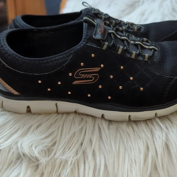 Skechers Black Sneakers with Suede Finish and Platform Sole - Picture 5 of 10